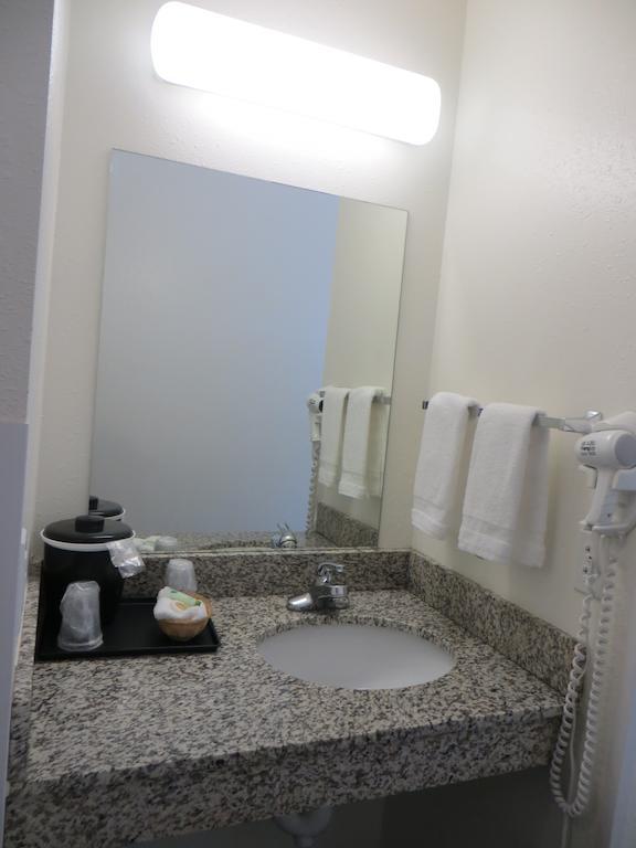 Travelodge By Wyndham Missouri Valley Εξωτερικό φωτογραφία