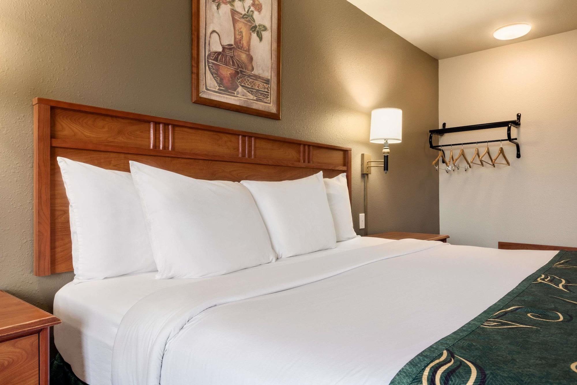 Travelodge By Wyndham Missouri Valley Εξωτερικό φωτογραφία